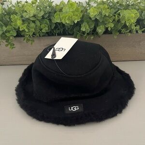 UGG Black Faux-Fur Trim Bucket Hat